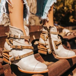 New Crue Womens Boots